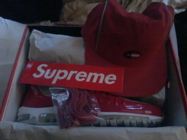 AW 84 HAT & NIKE AIR MAX 98 / SUPREME 844694-600 RED