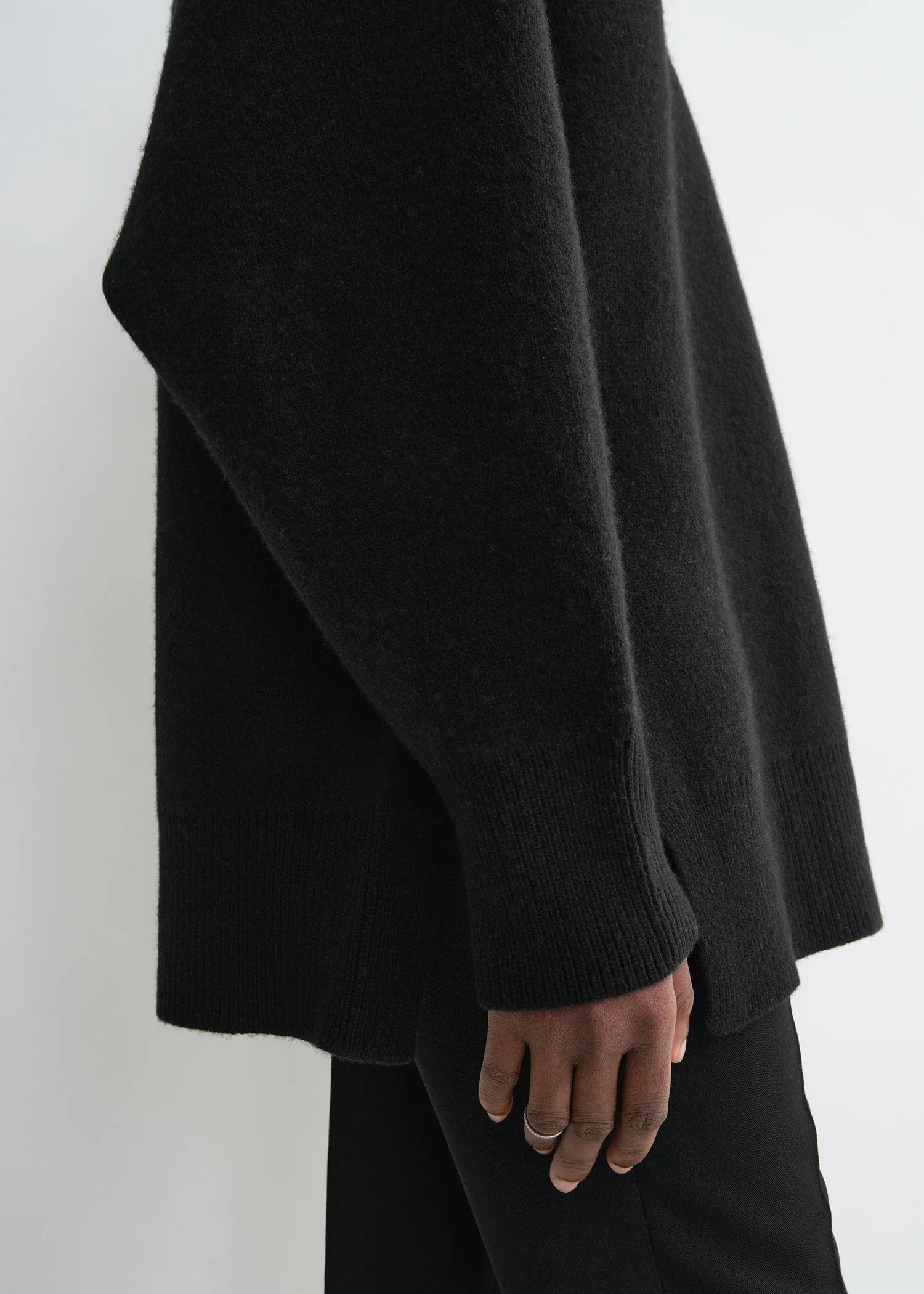 Double-knit pullover black