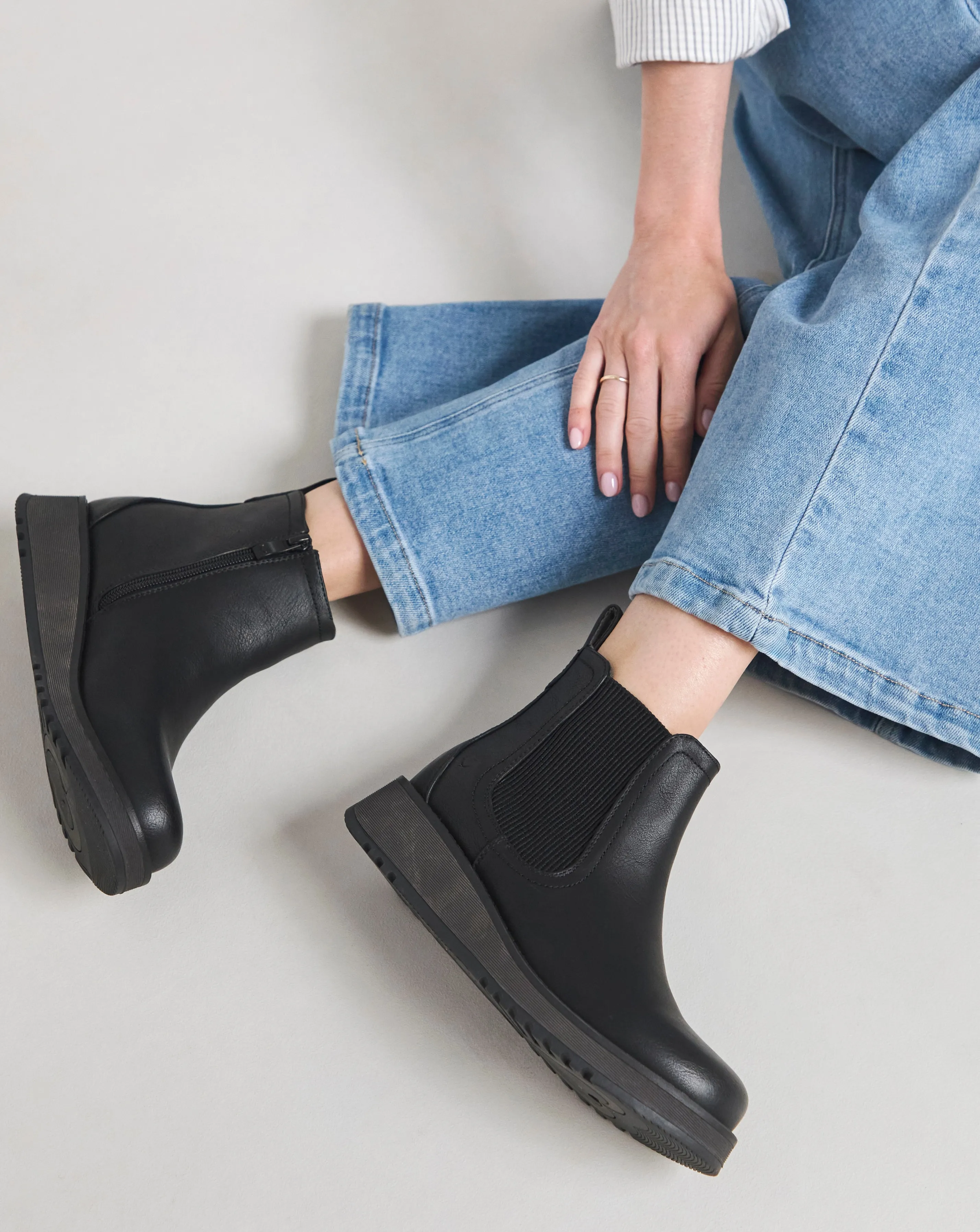 Heavenly Feet Rolo Chelsea Boot Wide Fit