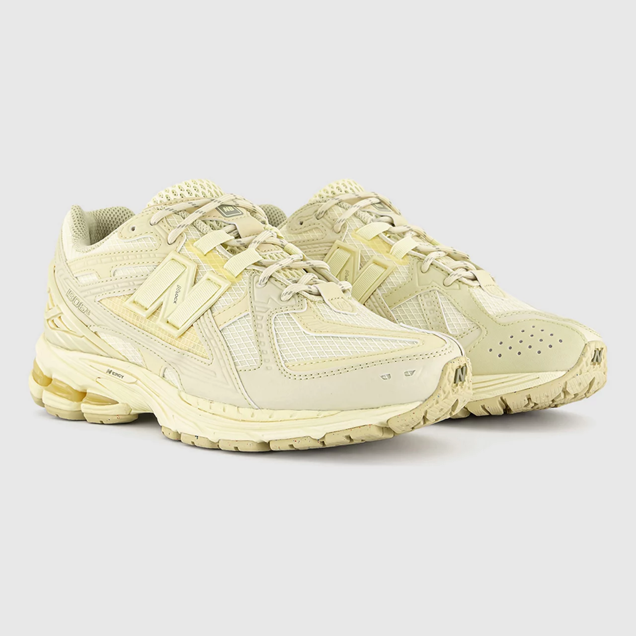 NEW BALANCE 1906 Trainers - Beige