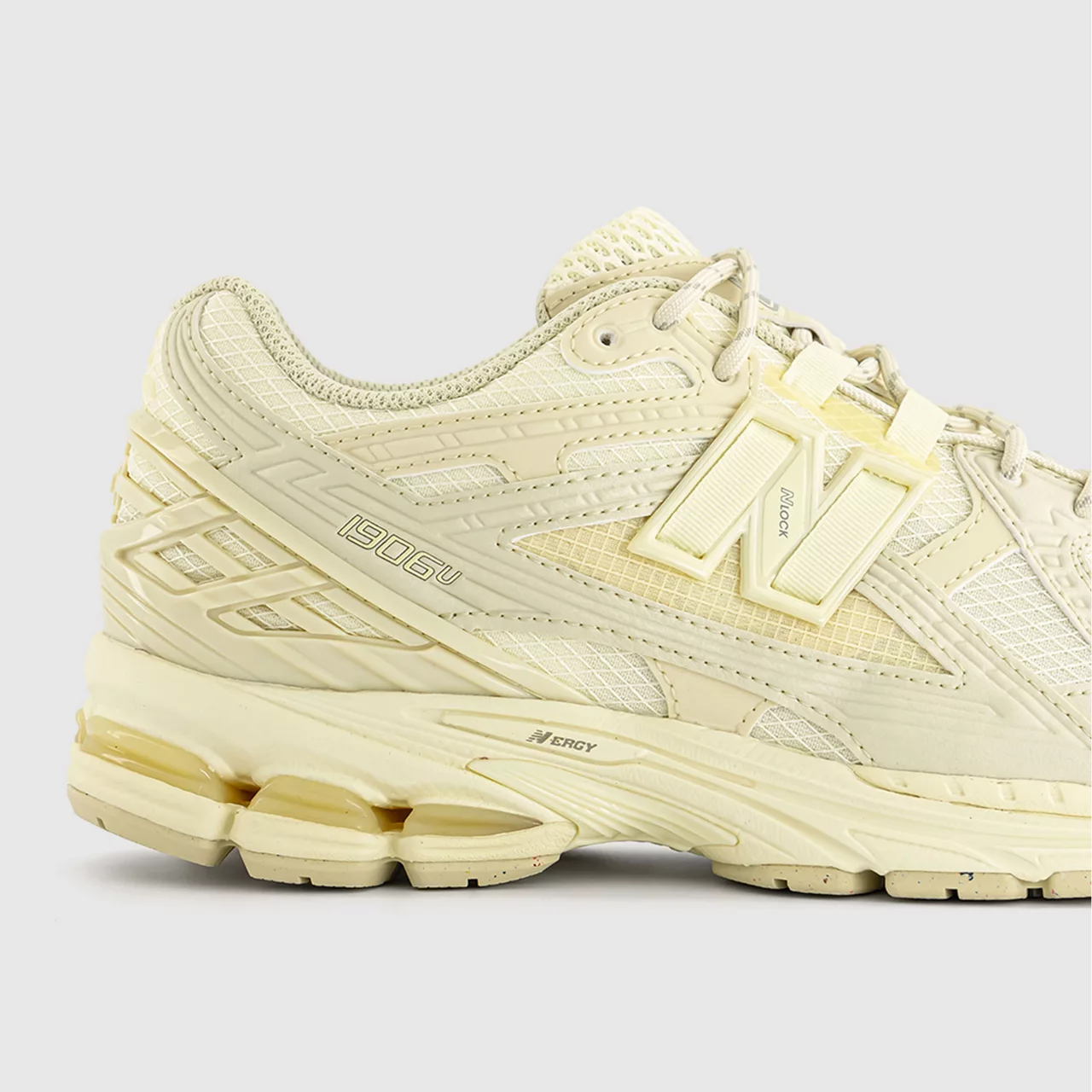 NEW BALANCE 1906 Trainers - Beige