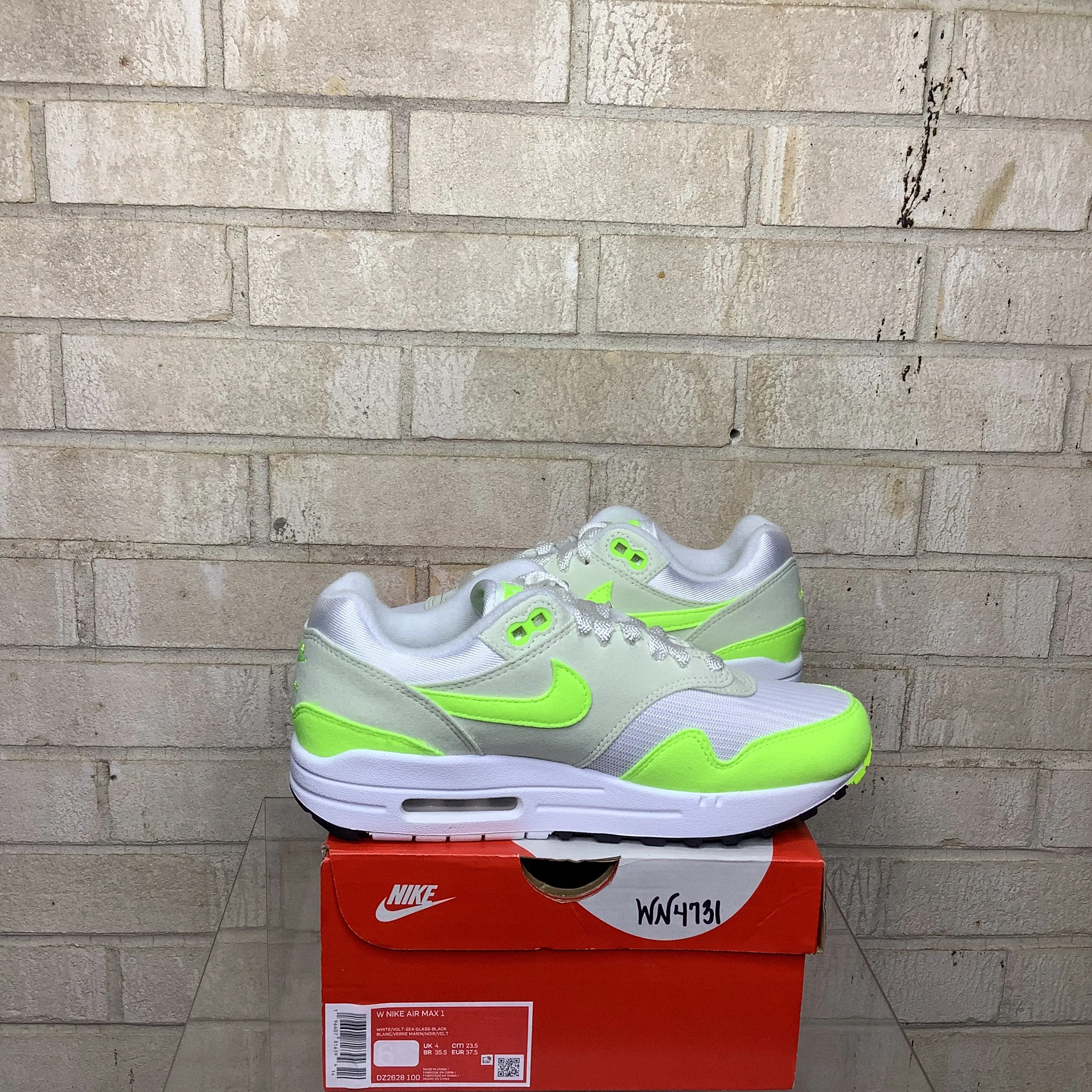 NIKE AIR MAX 1 VOLT SUEDE W SIZE 5M/6.5W DZ2628-100