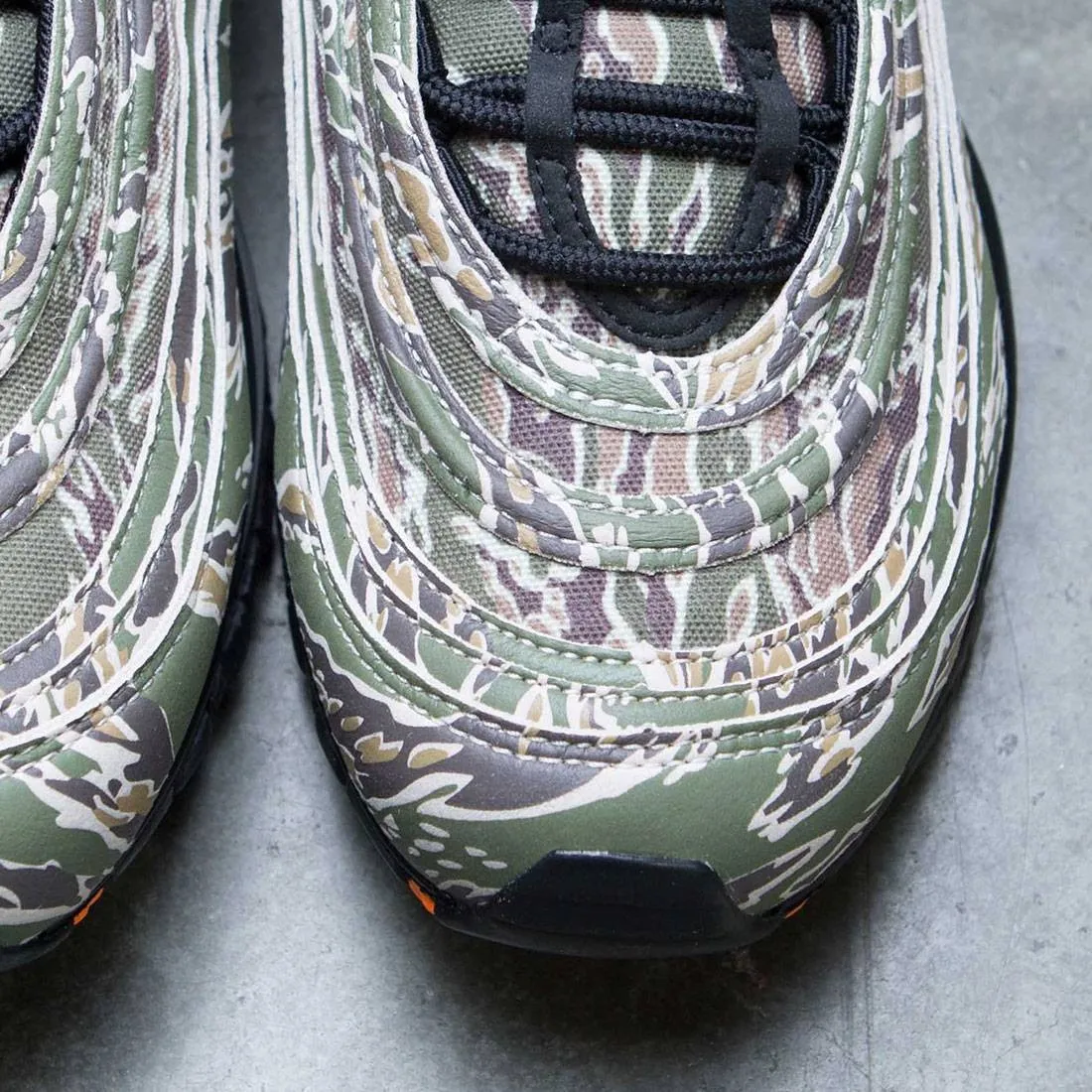 Nike Men Air Max 97 Premium Camo Pack (medium olive / black-desert sand-ridgerock)